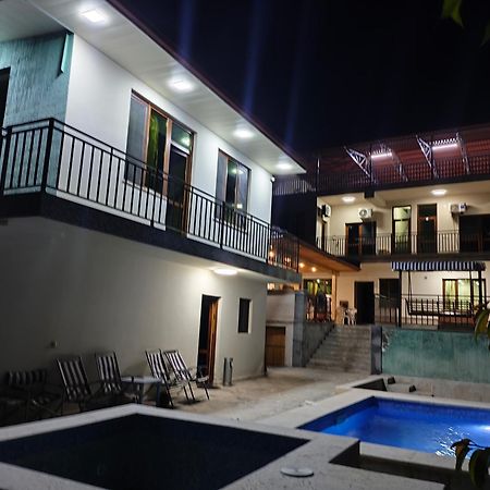 يريفان Apex Rest House Of 10 Rooms And Pool المظهر الخارجي الصورة