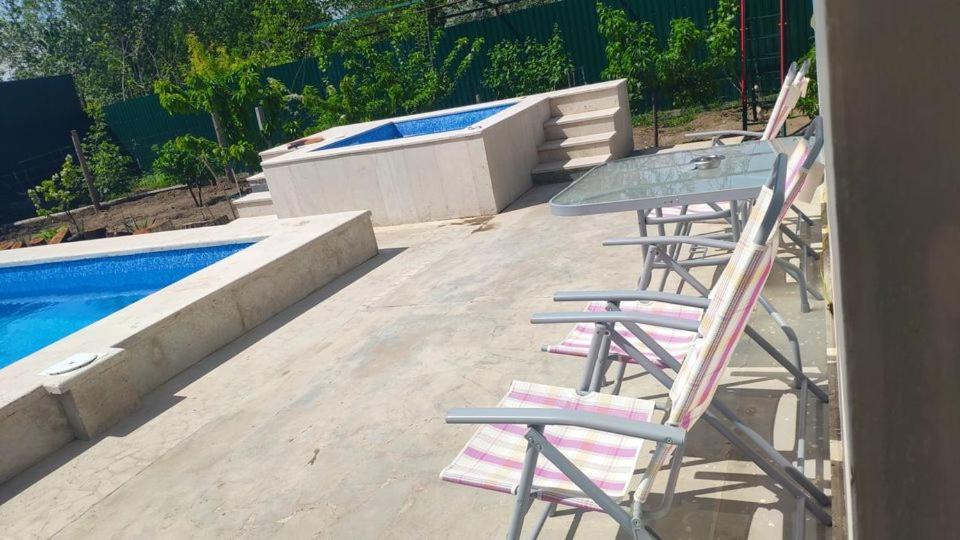 يريفان Apex Rest House Of 10 Rooms And Pool المظهر الخارجي الصورة