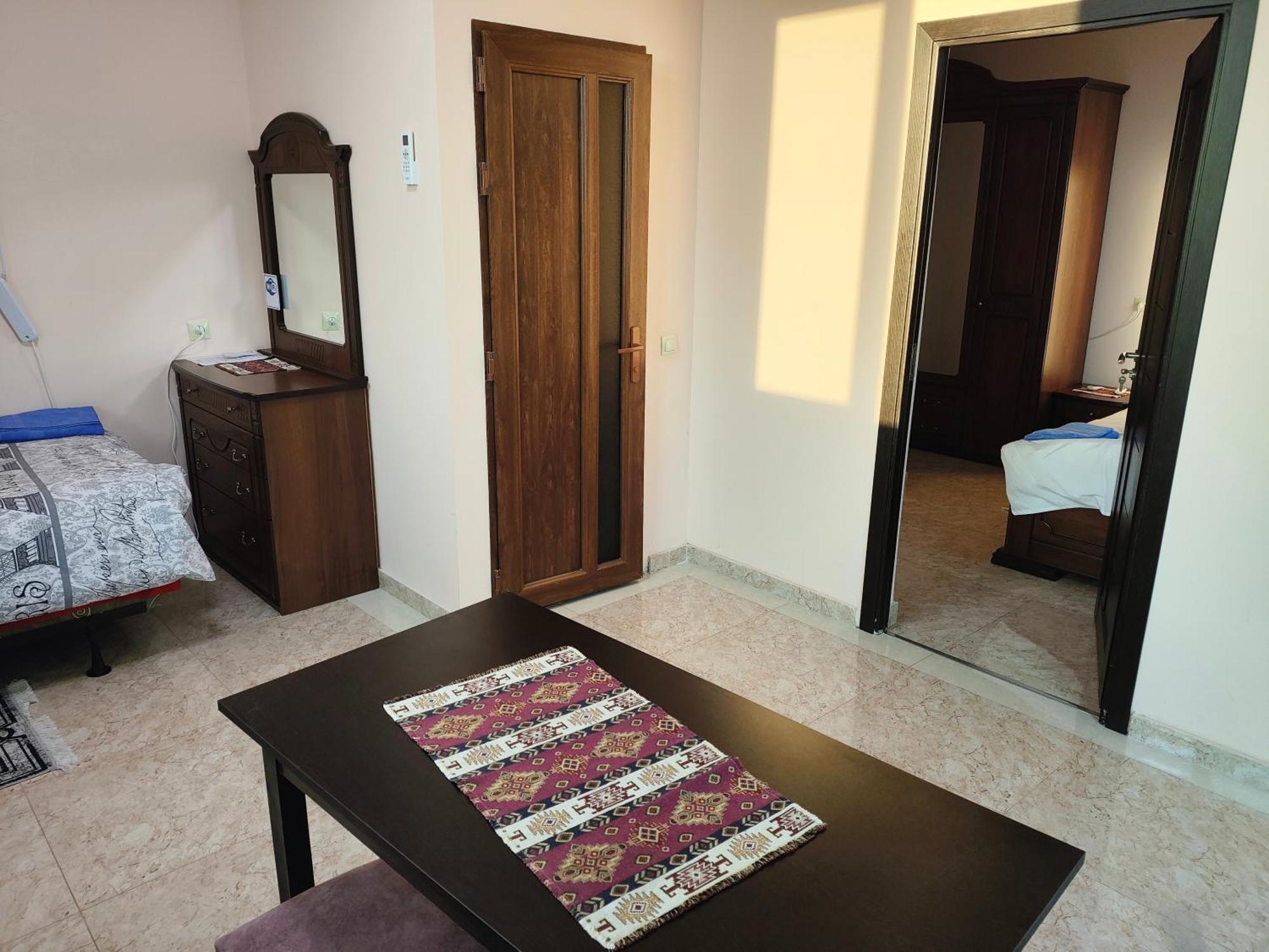 يريفان Apex Rest House Of 10 Rooms And Pool المظهر الخارجي الصورة