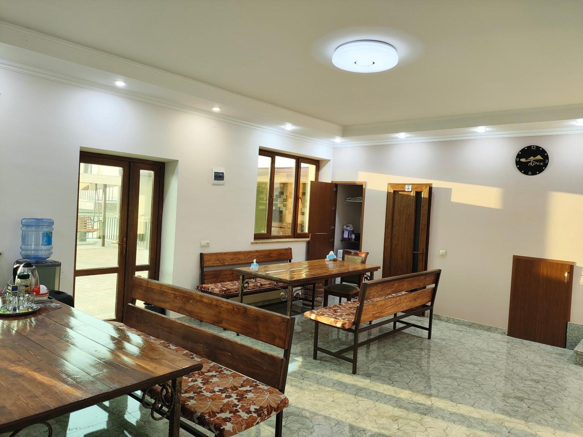 يريفان Apex Rest House Of 10 Rooms And Pool المظهر الخارجي الصورة