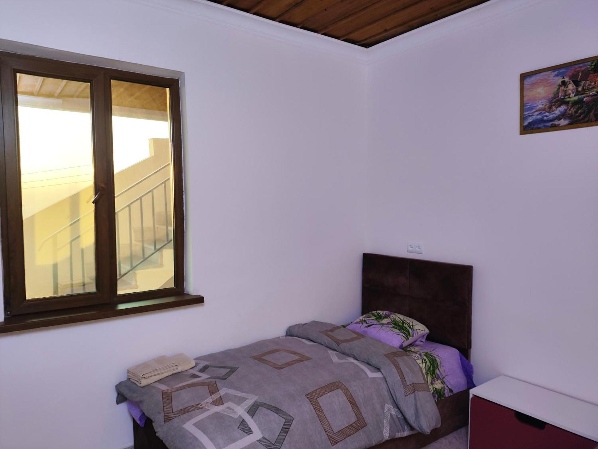 يريفان Apex Rest House Of 10 Rooms And Pool المظهر الخارجي الصورة