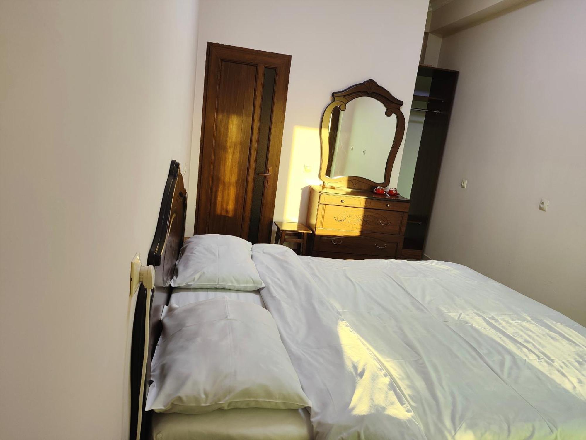 يريفان Apex Rest House Of 10 Rooms And Pool المظهر الخارجي الصورة