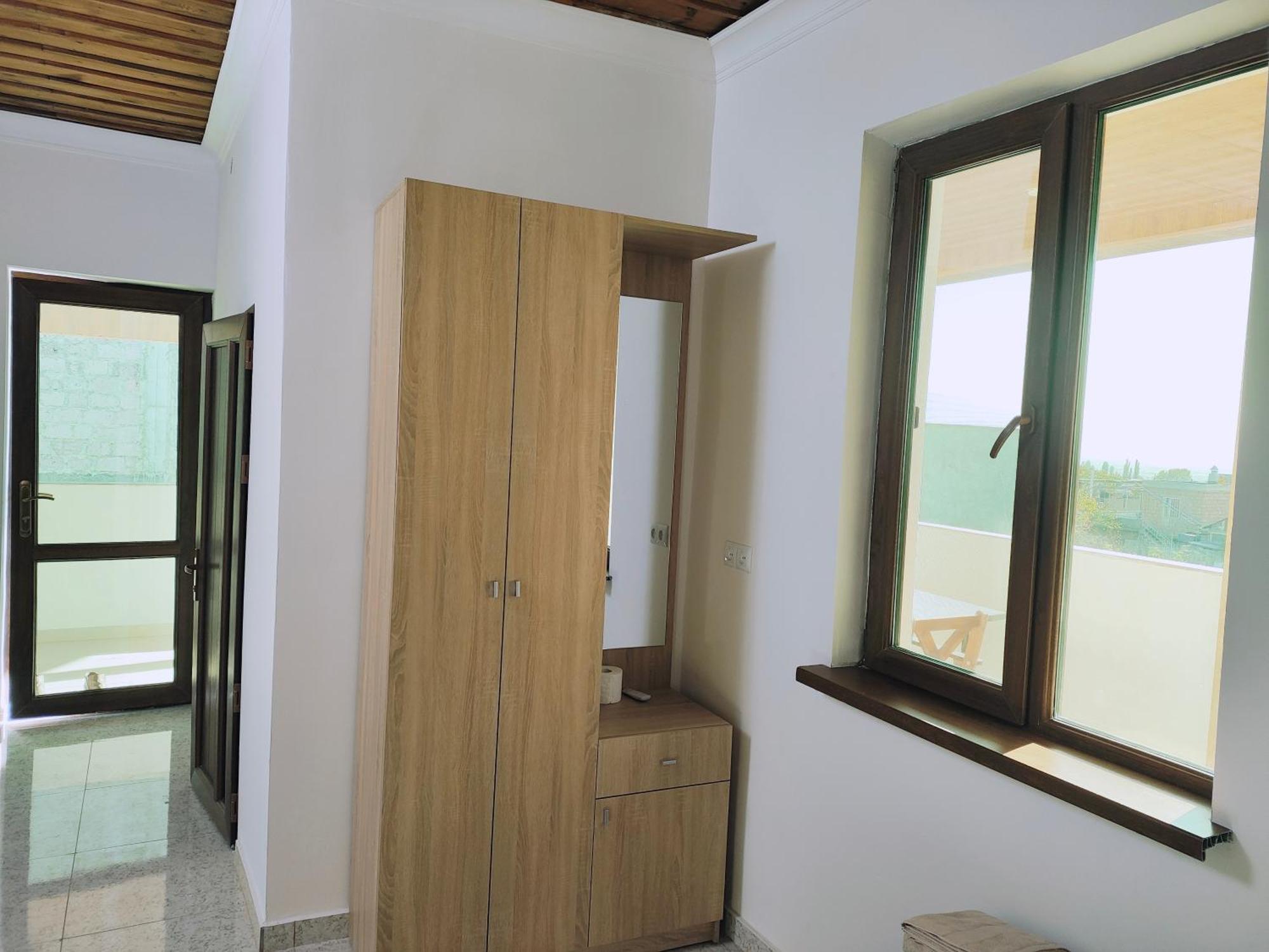 يريفان Apex Rest House Of 10 Rooms And Pool المظهر الخارجي الصورة