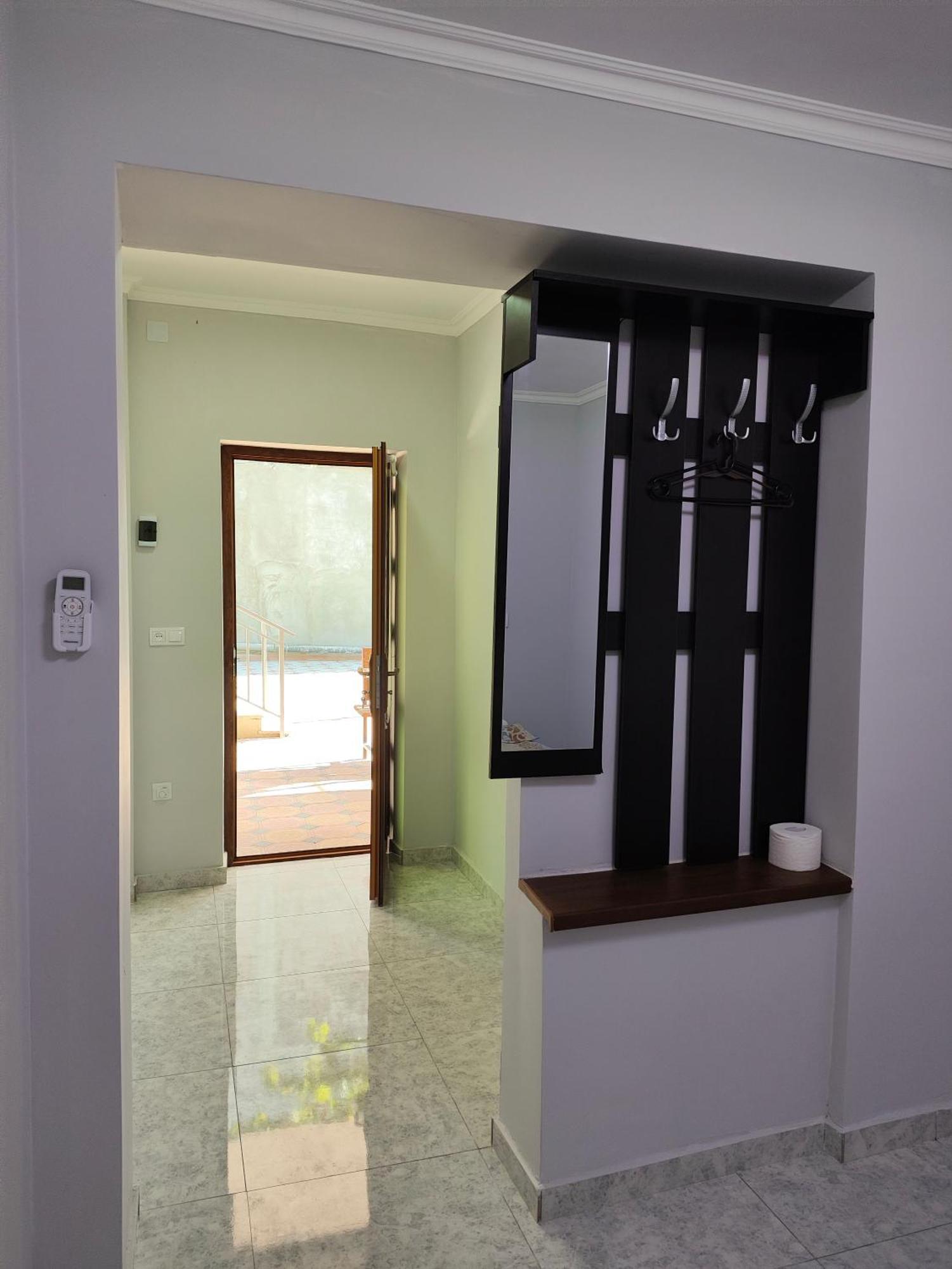 يريفان Apex Rest House Of 10 Rooms And Pool المظهر الخارجي الصورة