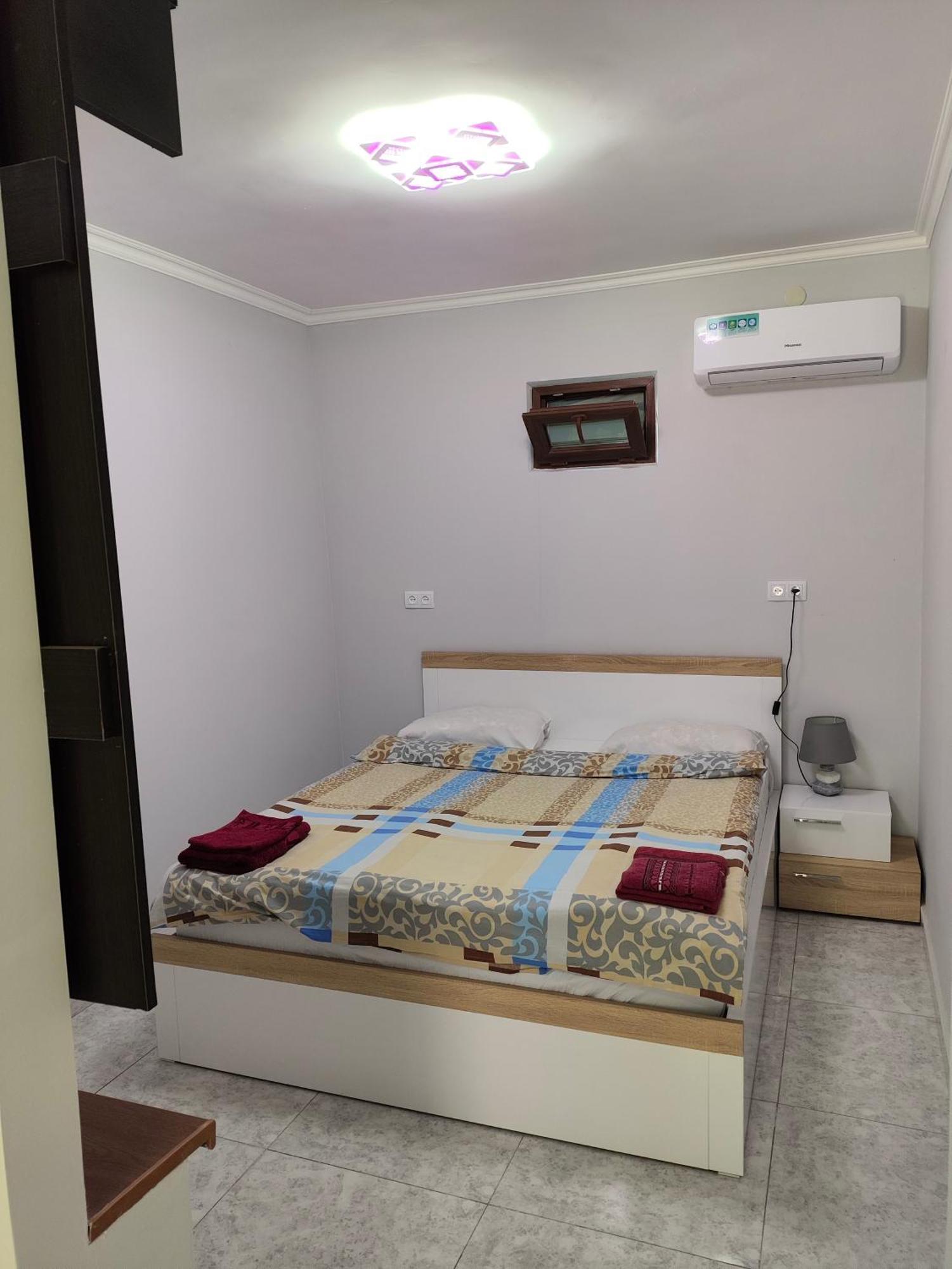 يريفان Apex Rest House Of 10 Rooms And Pool المظهر الخارجي الصورة